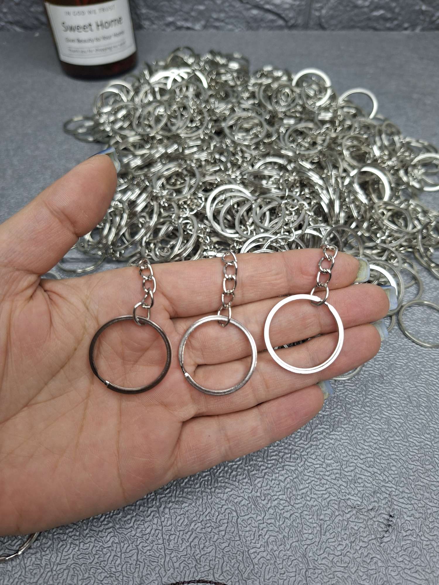 حلقه جاکلیدی تخت نقره ای 28 میل ( ۱۰ عددی )